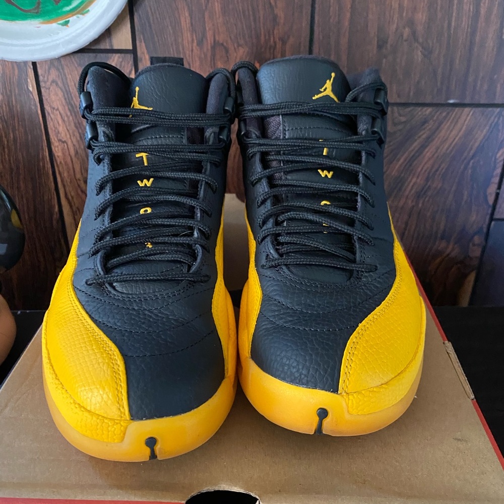 Jordan 12 university gold